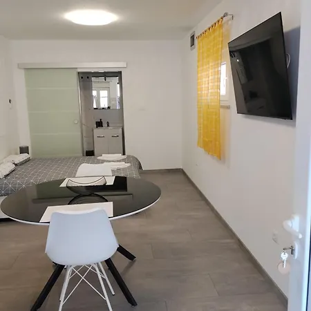 Lorber House Stinjan -