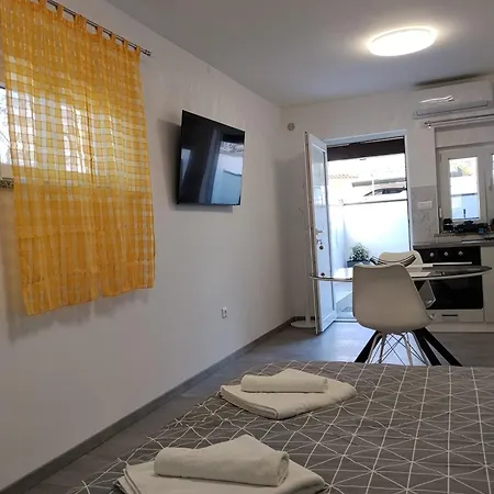 Lorber House Stinjan - *
